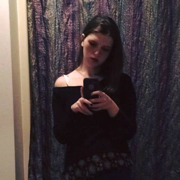 Meet your Posher, Julia - Picture 1 of 1